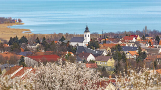Március 22-én ünnepeljük a Víz világnapját, a Balaton környéki vizek nyomába eredtünk