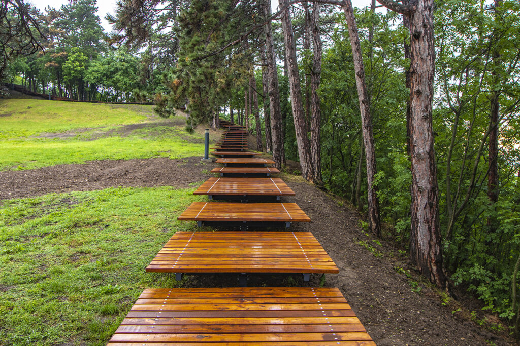 500 méteres lombkoronaösvény épült Balatonbogláron a Gömbkilátónál