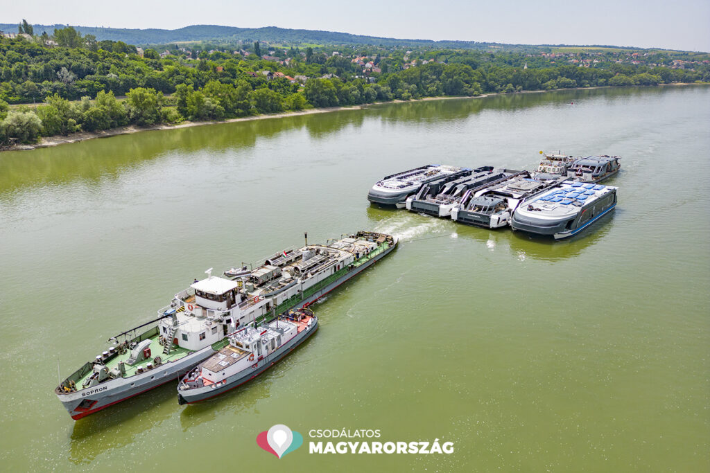 Megkezdődött az új kompok és katamaránok szállítása a Balatonra