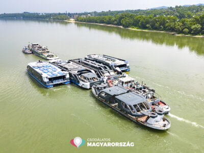 Megkezdődött az új kompok és katamaránok szállítása a Balatonra