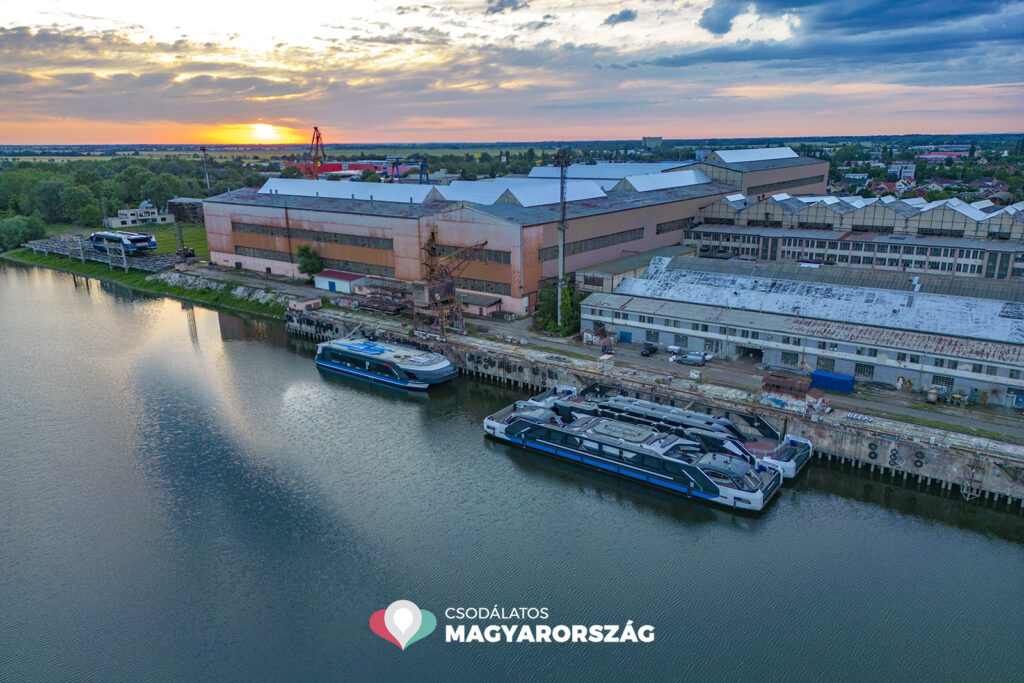 Napokon belül érkeznek az új kompok és katamaránok a Balatonra