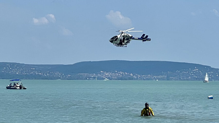 A Balatonba zuhant egy rendőrségi helikopter