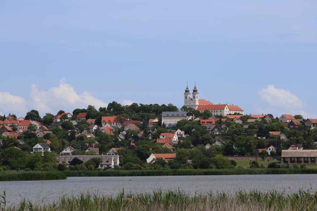 A tihanyi Belső-tó: természet és nyugalom a Balaton partján
