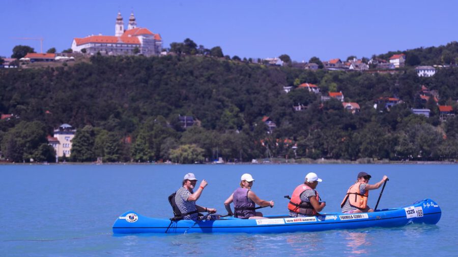 Július 27-én hetedik alkalommal rendezik meg a Balaton-átevezést Zamárdi és Tihany között
