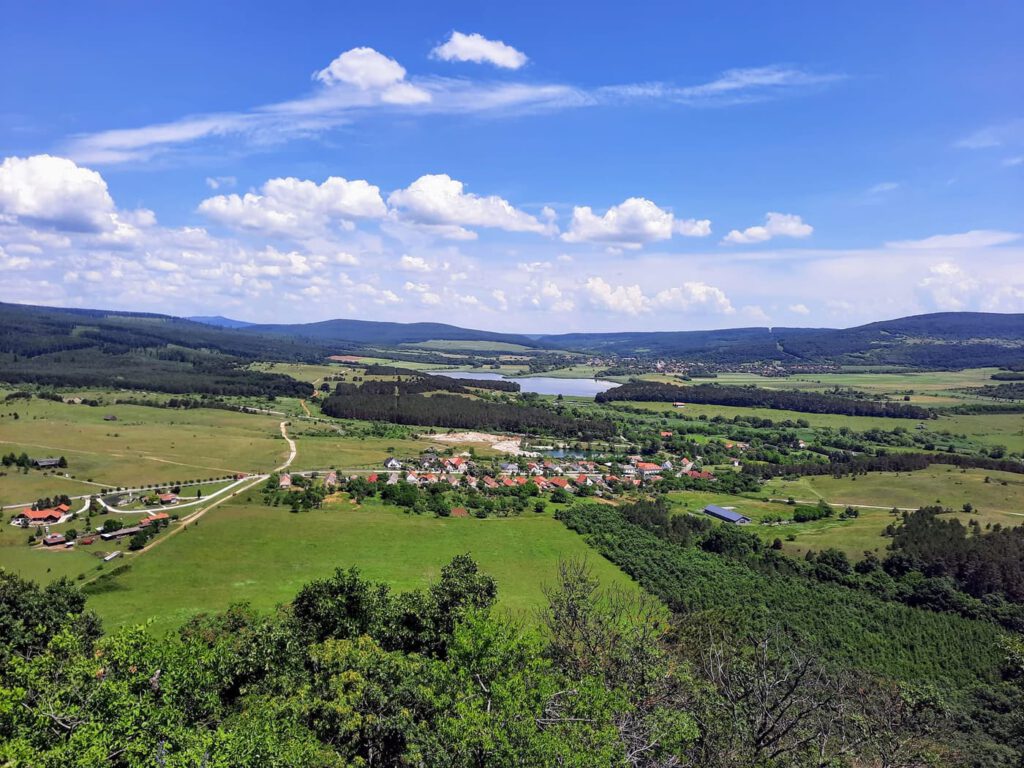 Hegyesdi vár: egy kis vár gazdag történelemmel, pazar panorámával