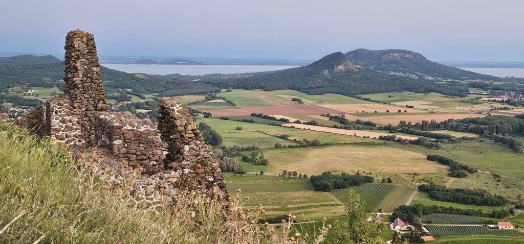 Fedezd fel a Csobánc-hegyet, a Balaton-felvidék egyik ékkövét