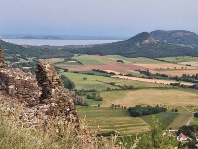 Fedezd fel a Csobánc-hegyet, a Balaton-felvidék egyik ékkövét