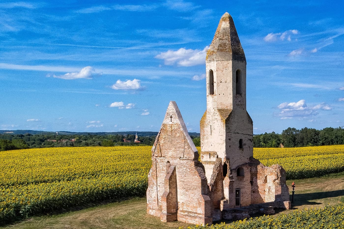Somogyvámosi Pusztatorony: egy középkori kincs a Balaton közelében
