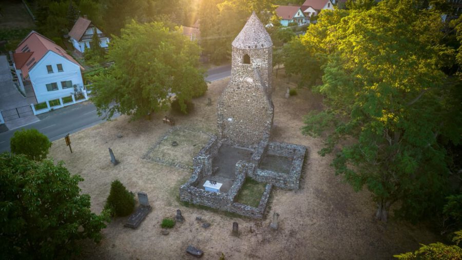 Megújul Szigliget Árpád-kori műemléke, az Avasi Csonka-torony és környezete