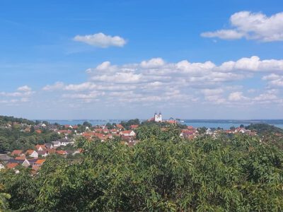 A Tihanyi-félsziget különleges látványossága, a Szélmarta sziklák