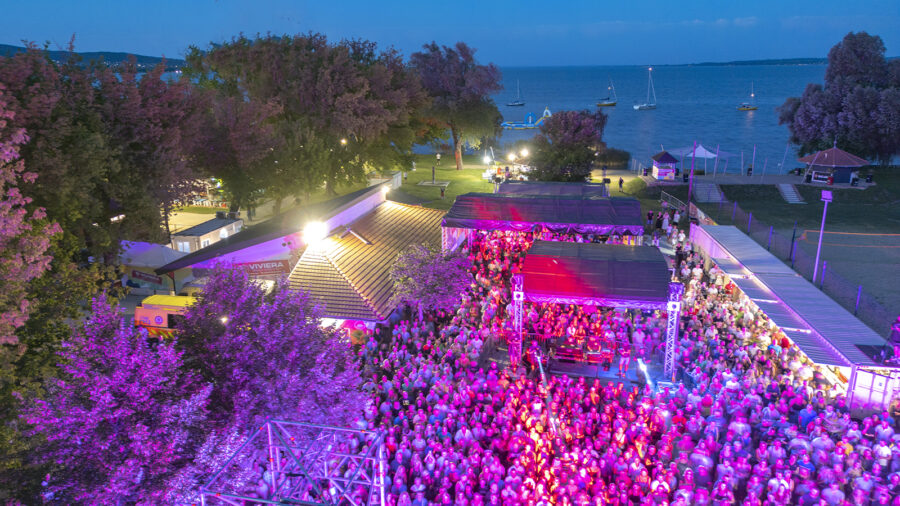 Koncertek 2024 júliusában a keszthelyi Viviera Beachen