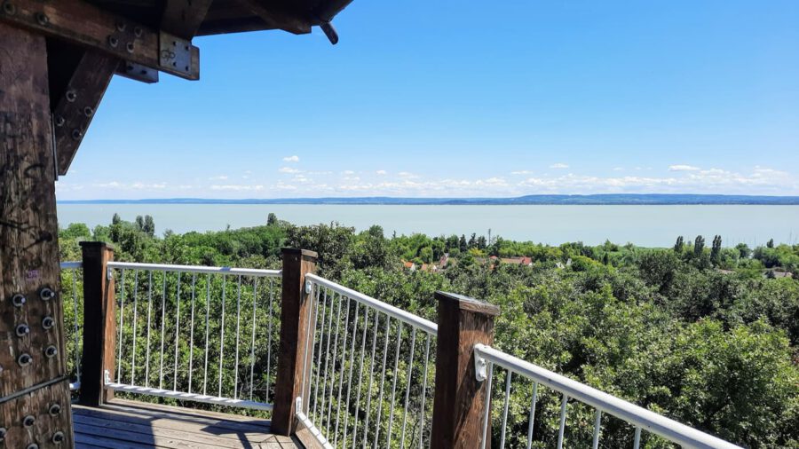 Bökk-hegyi kilátó: csodálatos panoráma Ábrahámhegyről a Balaton-felvidékre