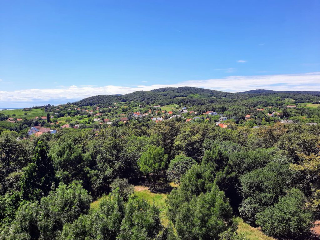 Bökk-hegyi kilátó: csodálatos panoráma Ábrahámhegyről a Balaton-felvidékre