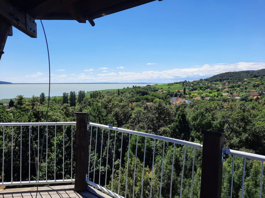 Bökk-hegyi kilátó: csodálatos panoráma Ábrahámhegyről a Balaton-felvidékre