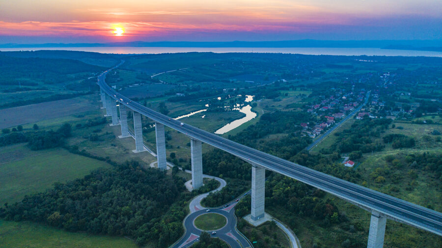 Két hétre teljesen lezárják a Kőröshegyi-völgyhidat