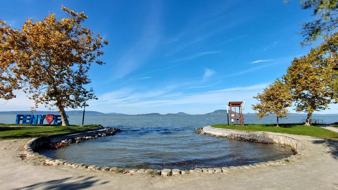 Őszi séták és csendes pillanatok Balatonfenyvesen