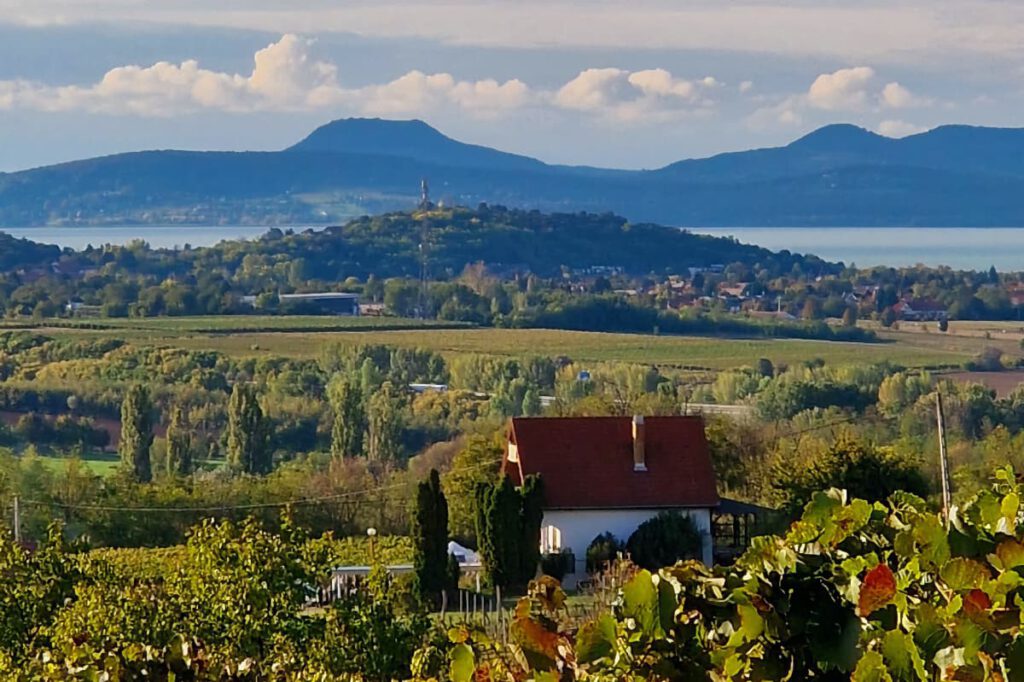 Balatonlelle Kishegye és a Szent Donát-kápolna: nyugalom és történelem a Balaton felett