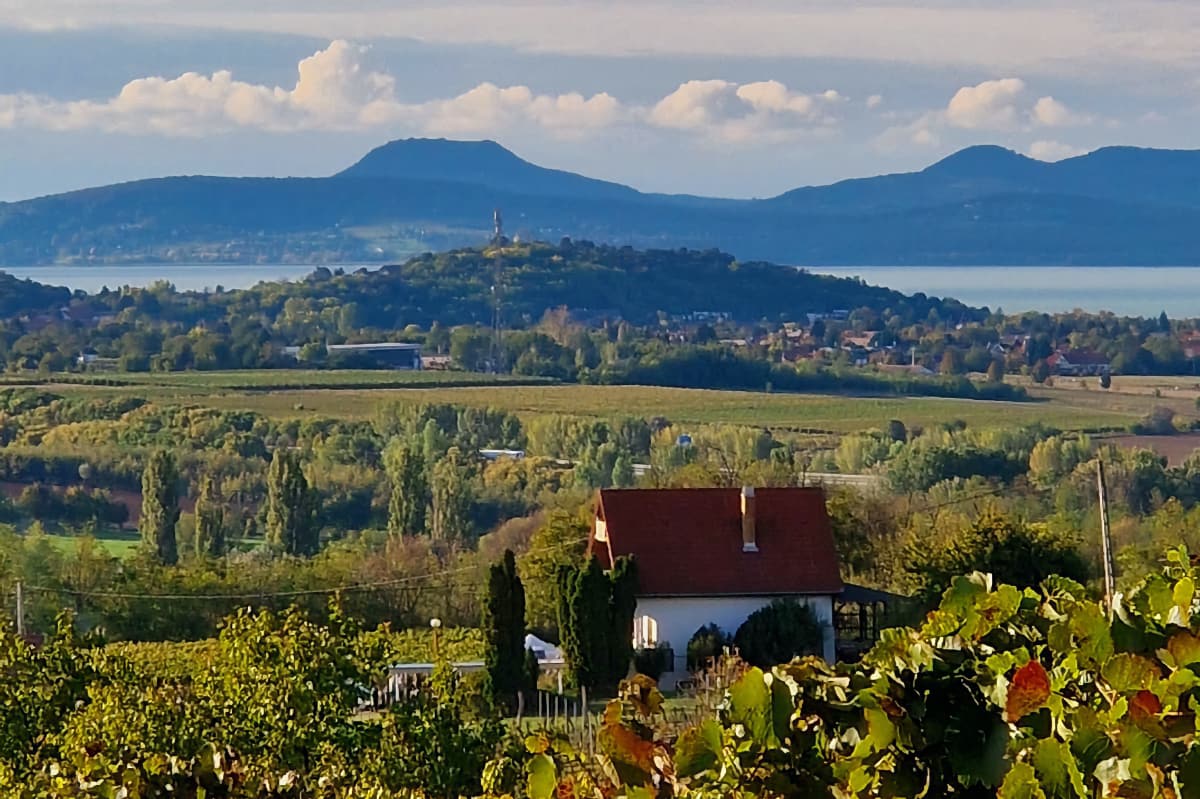 Balatonlelle Kishegye és a Szent Donát-kápolna: nyugalom és történelem a Balaton felett