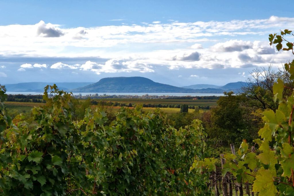 Balatonlelle Kishegye és a Szent Donát-kápolna: nyugalom és történelem a Balaton felett