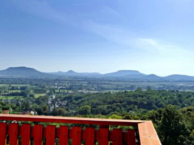Túrázz a Balaton közelében: fedezd fel a nemesvitai Tücsökdomb kilátót