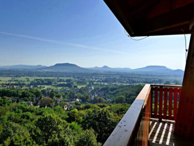 Túrázz a Balaton közelében: fedezd fel a nemesvitai Tücsökdomb kilátót