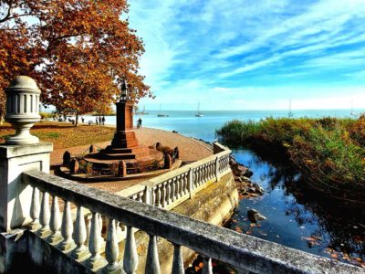 Őszi utazás Balatonalmádiba: nyugalom és felfedezés a Balaton partján