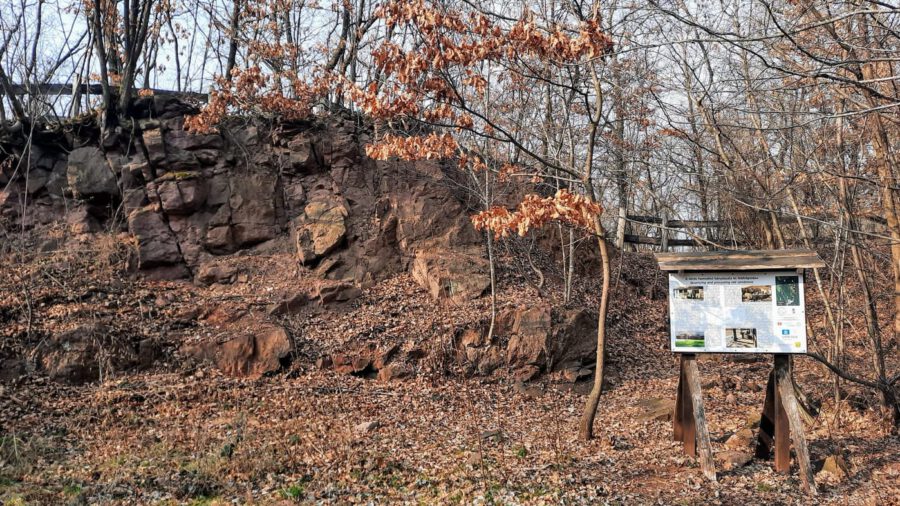 Alsóörs gyöngyszeme: a Vöröskő tanösvény, ahol a múlt és a természet összeér