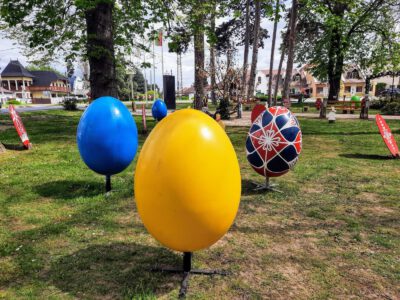 Tavaszi mesevilág Balatonlellén – újra megnyílt a Húsvéti Park