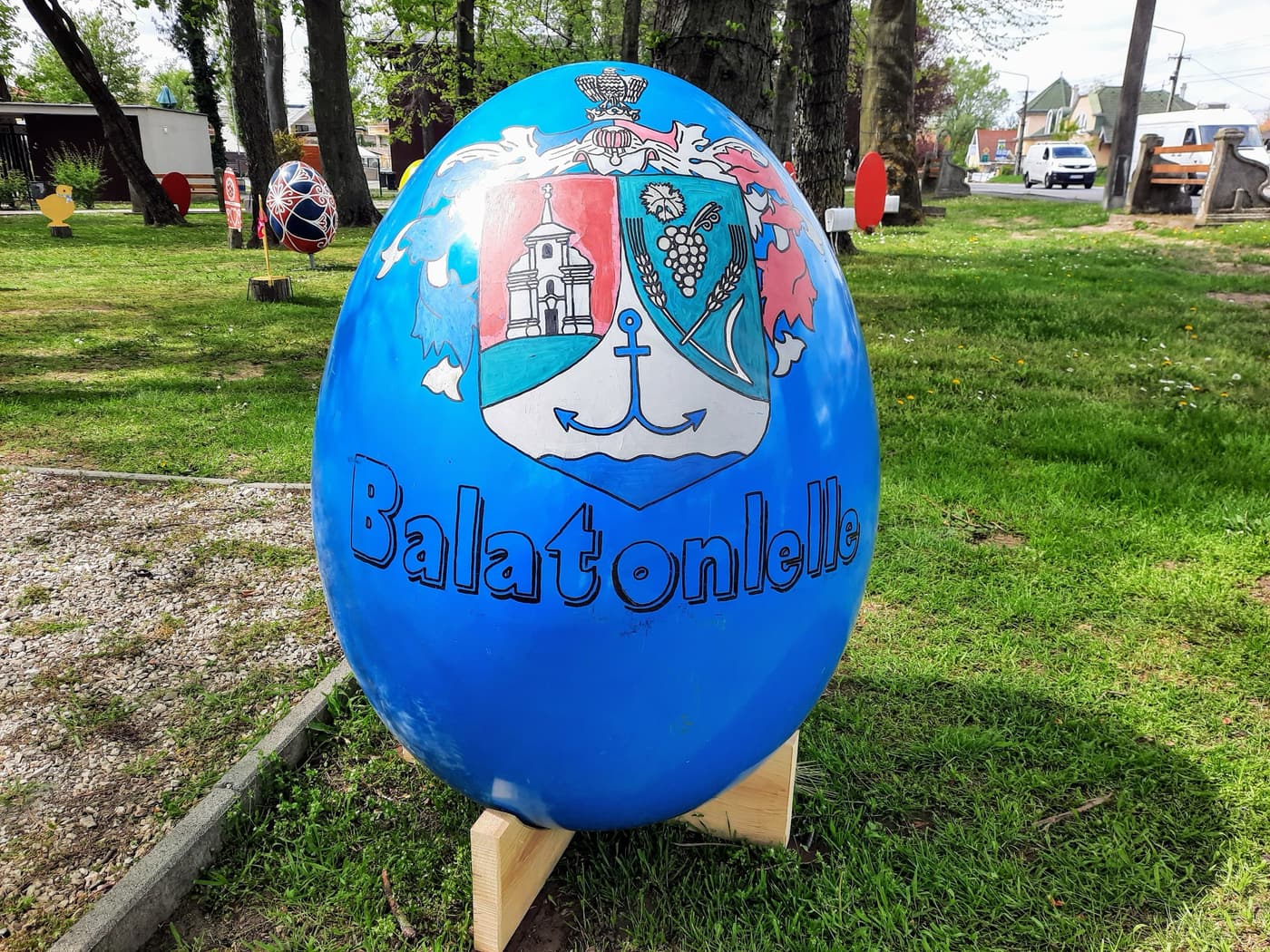 Tavaszi mesevilág Balatonlellén – újra megnyílt a Húsvéti Park