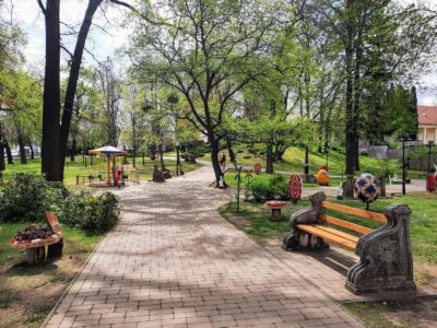 Tavaszi mesevilág Balatonlellén – újra megnyílt a Húsvéti Park