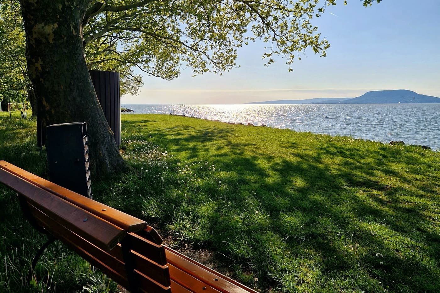 A Balaton zöld kápolnája – Barangolás a balatonboglári Vejtey Ferenc sétányon