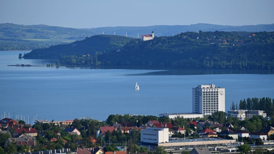 Balatoni élmény úszva vagy SUP-pal – Újra Öbölátúszás Tihany és Balatonfüred között