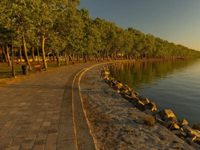 A Balaton egyik legszebb sétánya: a balatonföldvári Kvassay sétány