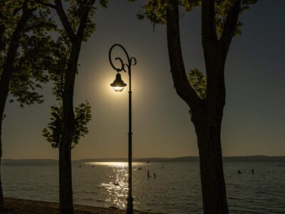 A Balaton egyik legszebb sétánya: a balatonföldvári Kvassay sétány