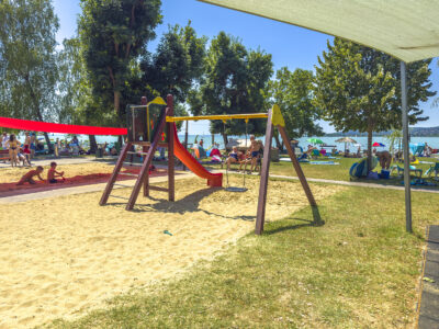 Fövenystrand, a Balaton északi partjának egyik legjobban felszerelt strandja