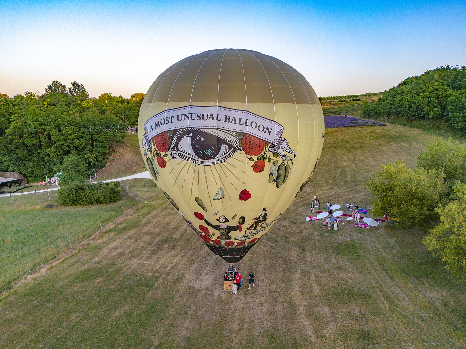 Egyedülálló hőlégballonnal jelent meg a Hendrick’s a Balatonon