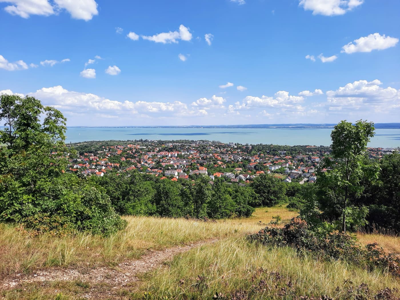Két ikonikus kilátópont Balatonfüred felett – Tamás-hegyi kereszt és Jókai-kilátó