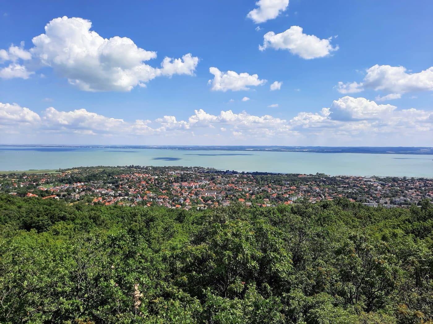 Két ikonikus kilátópont Balatonfüred felett – Tamás-hegyi kereszt és Jókai-kilátó