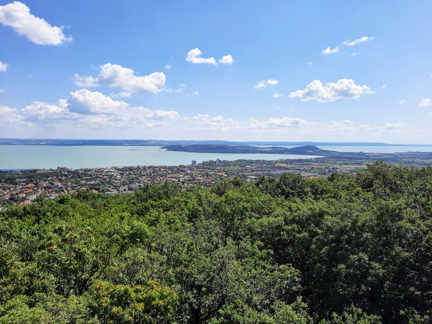 Két ikonikus kilátópont Balatonfüred felett – Tamás-hegyi kereszt és Jókai-kilátó