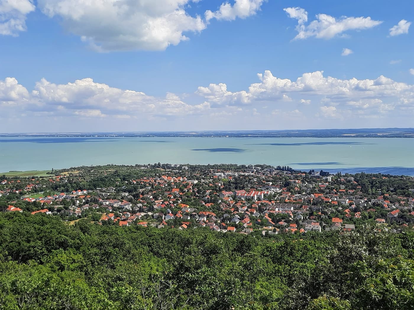 Két ikonikus kilátópont Balatonfüred felett – Tamás-hegyi kereszt és Jókai-kilátó