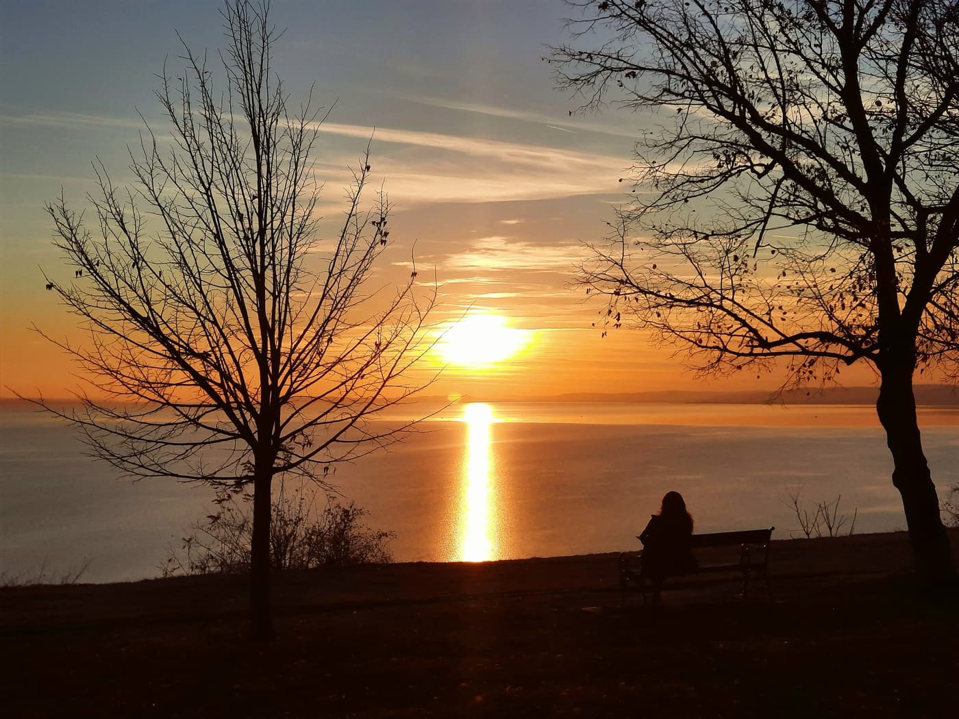 Balatonakarattya ősszel: naplemente a Magaspartról