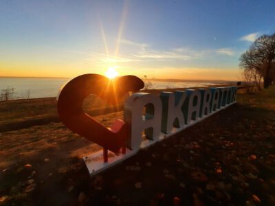 Balatonakarattya ősszel: naplemente a Magaspartról