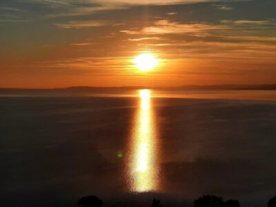 Balatonakarattya ősszel: naplemente a Magaspartról