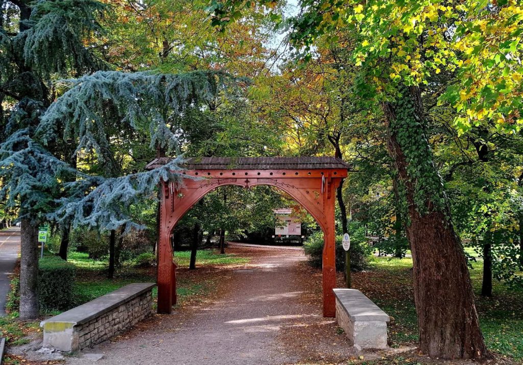 Színesre festette az ősz a Keszthelyi Helikon parkot