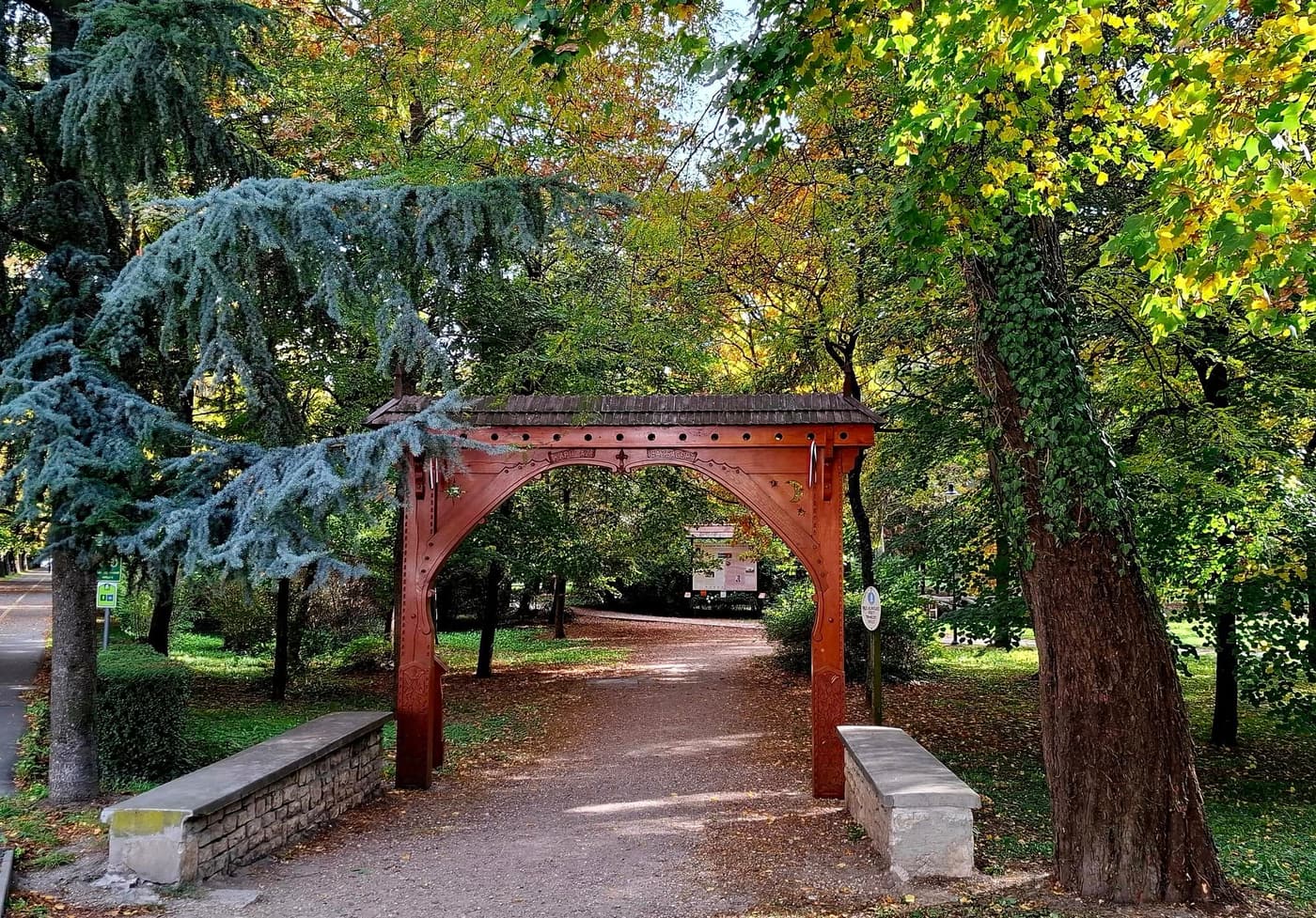 Színesre festette az ősz a Keszthelyi Helikon parkot