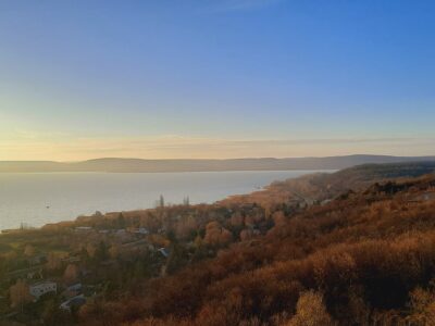 Soós-hegy: Balatonkenese jellegzetes dombháta a Balaton keleti kapujában