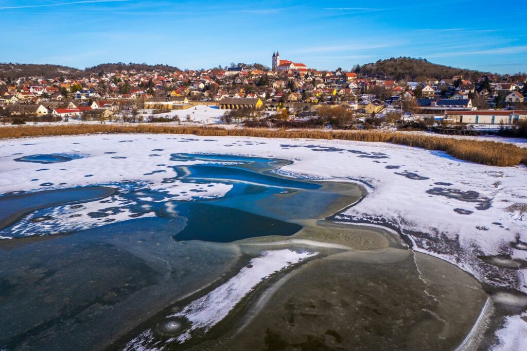 Téli Balaton: havas tájak, csendes séták, panorámák