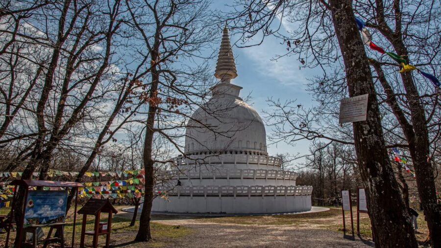 Zalaszántói Béke Sztúpa – spirituális kirándulóhely a Balaton közelében