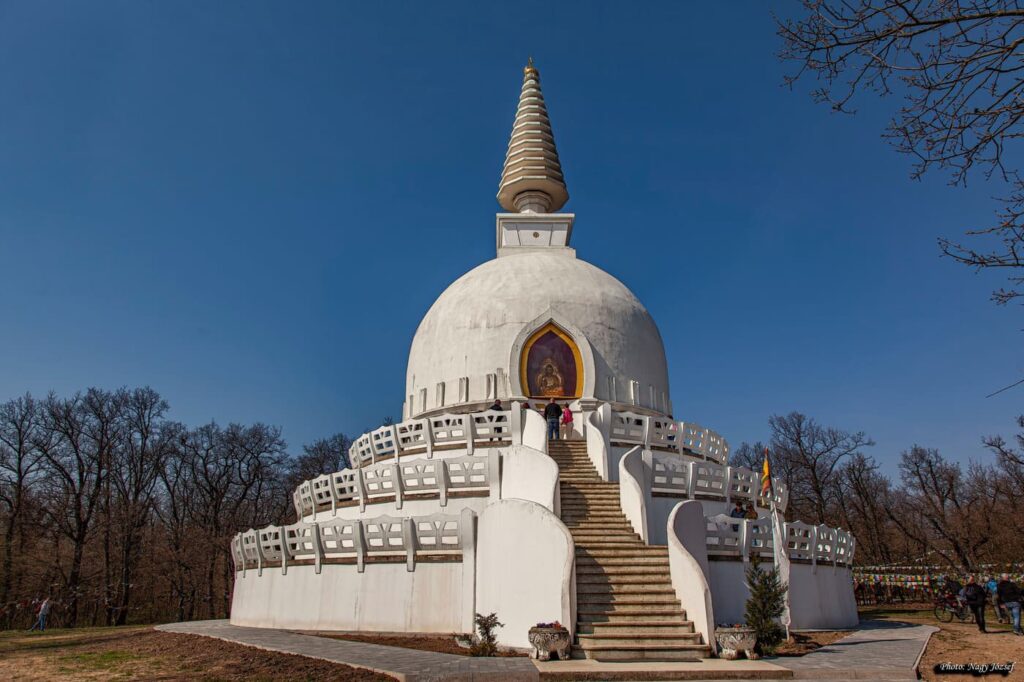 Zalaszántói Béke Sztúpa – spirituális kirándulóhely a Balaton közelében