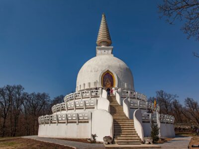 Zalaszántói Béke Sztúpa – spirituális kirándulóhely a Balaton közelében